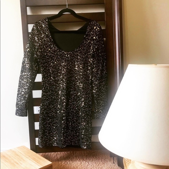 Beautiful velvet shiny black dress - Picture 2 of 2